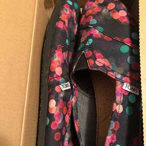 Toms black and dotted shoes. Size 9